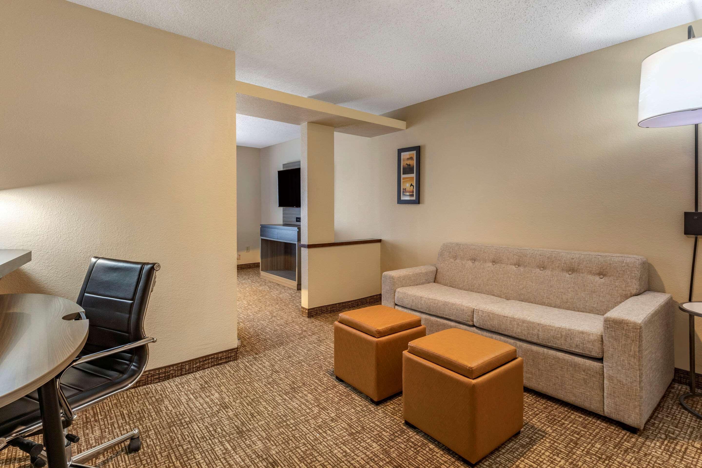 Comfort Inn & Suites North Dallas-Addison Extérieur photo